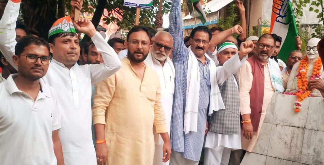 Congressmen took out march against the government