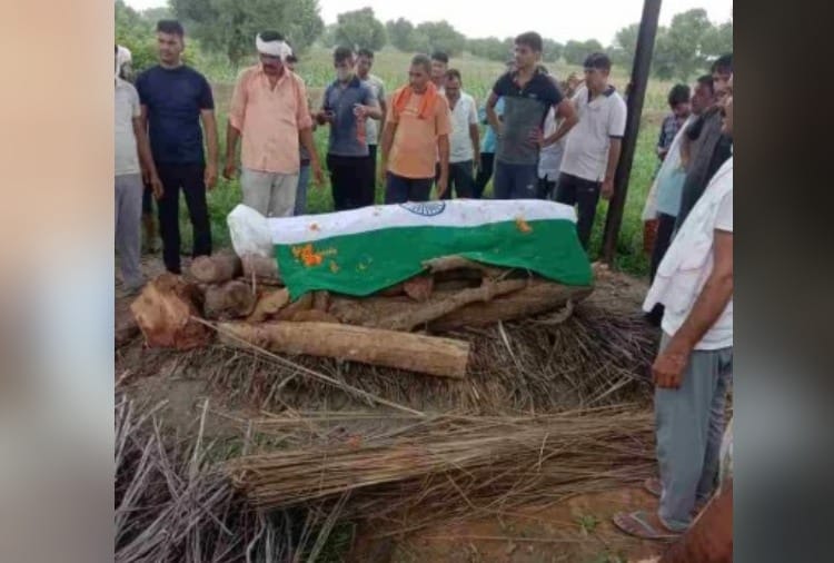 Last rites of CRPF jawan with state honor in Narnaul of Haryana