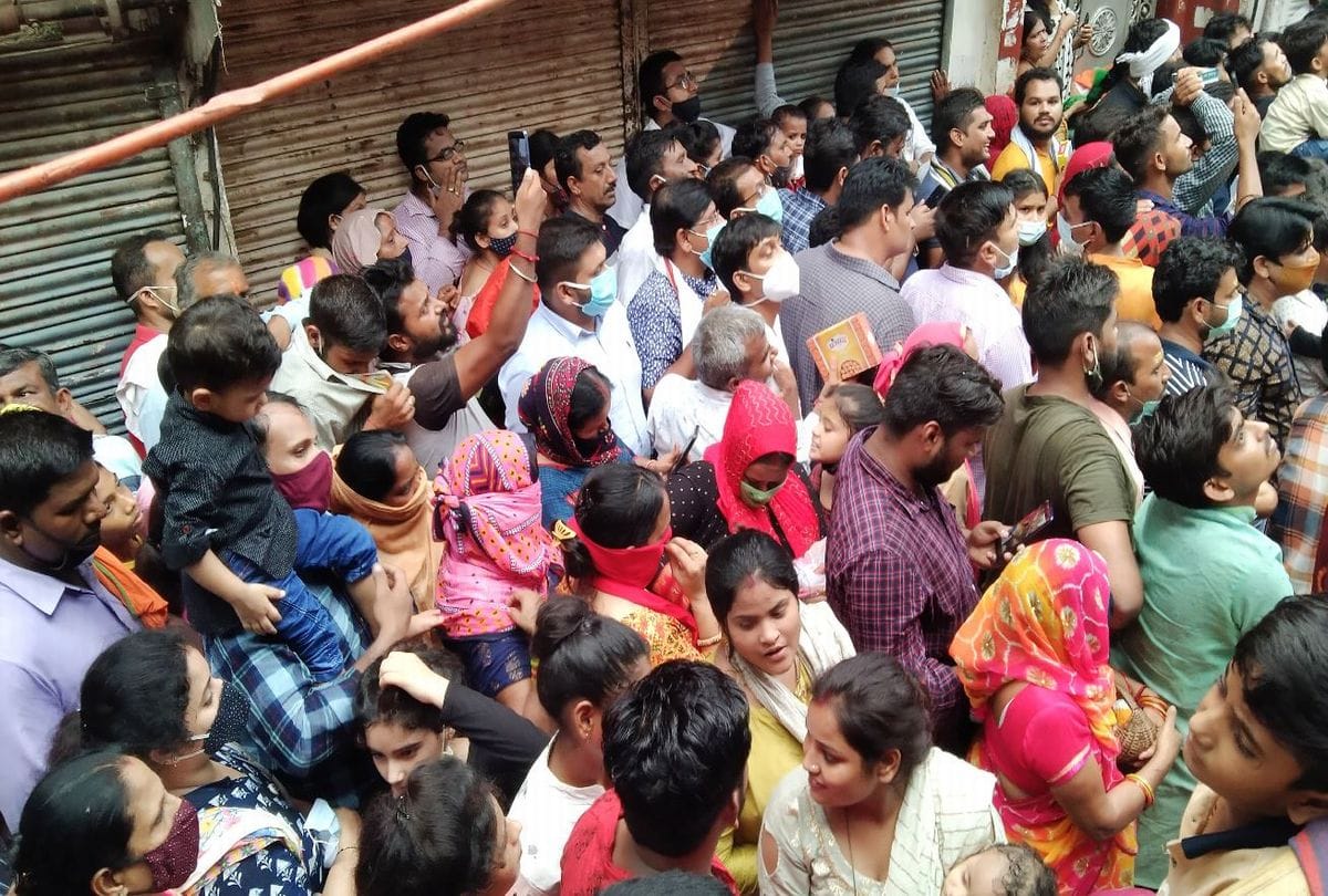 Hariyali Teej 2021: Banke Bihari Swarnarajat Hindola In Vrindavan Banke Bihari Mandir Timing Change