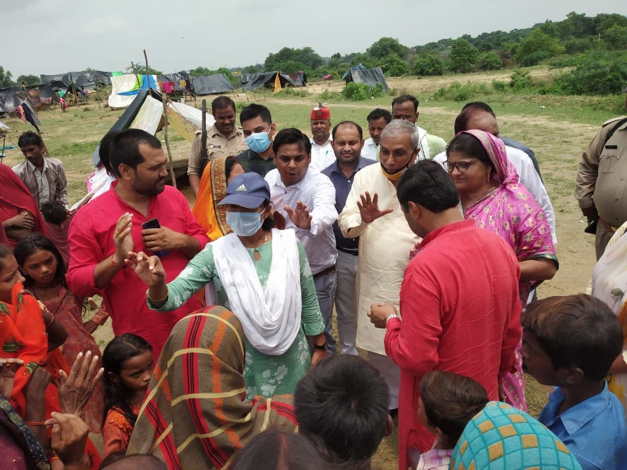 women protest in front of state minister