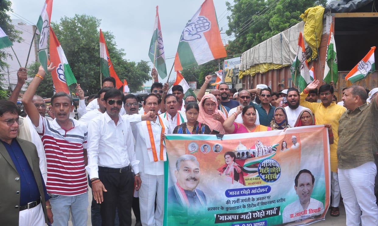 congressmen slogans were raised against the policies of the BJP government by marching on foot