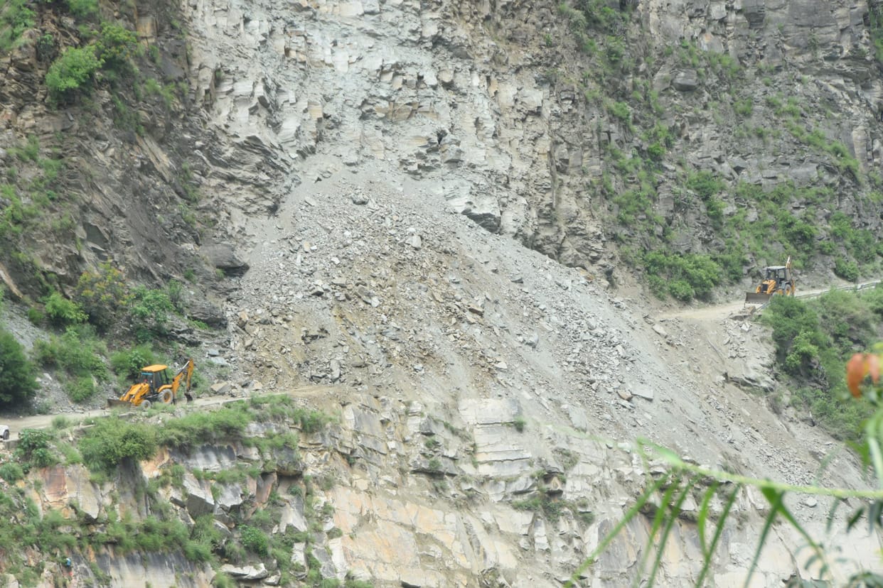 jagatkhana semej road closed due to landlside near thachwa