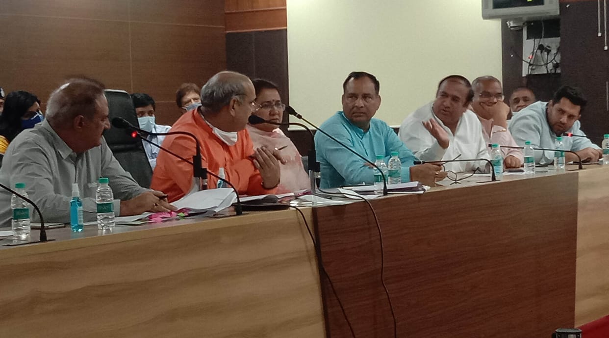 Respected Minister In Sector-15, some people kept illegal possession, tied animals