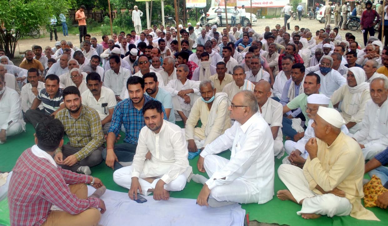 Farmers of 22 villages surrounded the Collectorate