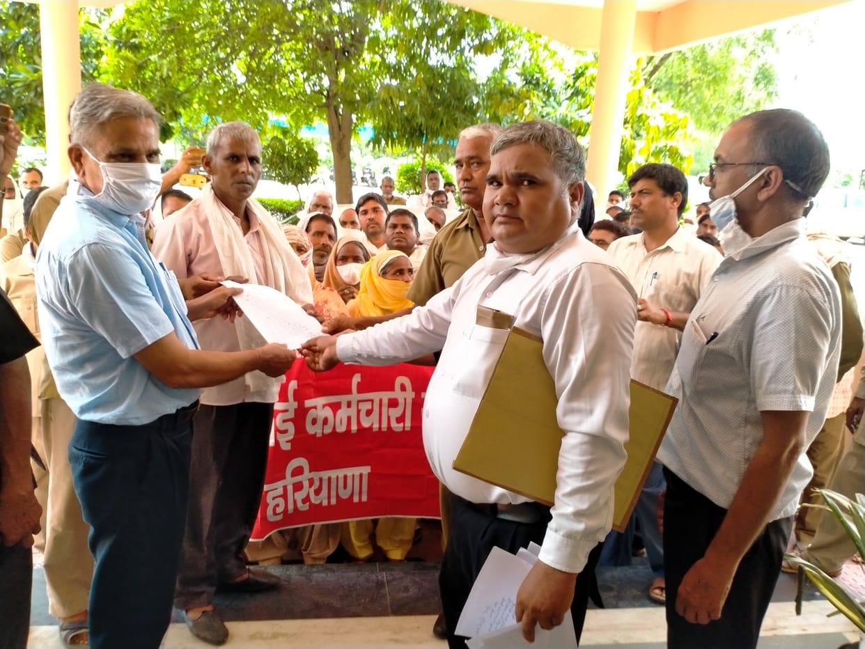 Rural sanitation workers demonstrated for demands