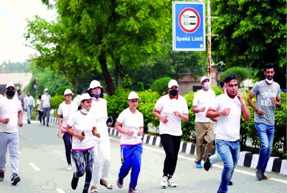 delhi government started celebrations on 75th anniversary of independence employees ran from secretariat to rajghat