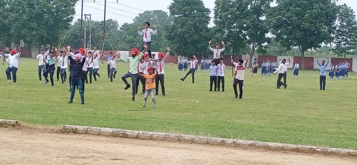 Students rehearsed for Independence Day