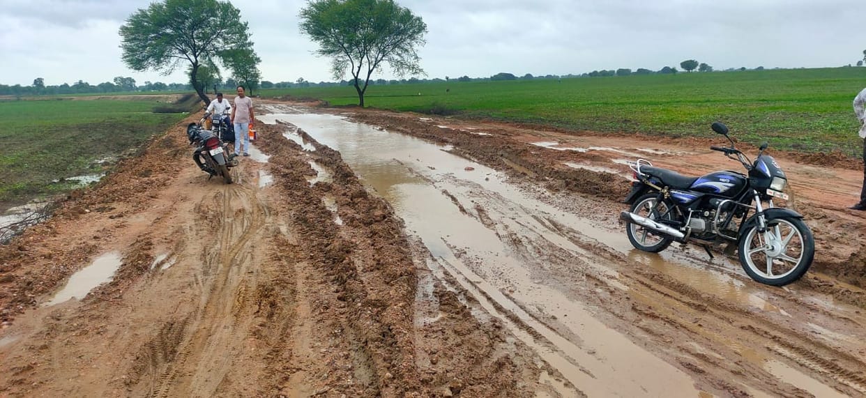 guda gadanpur road, mud filled,