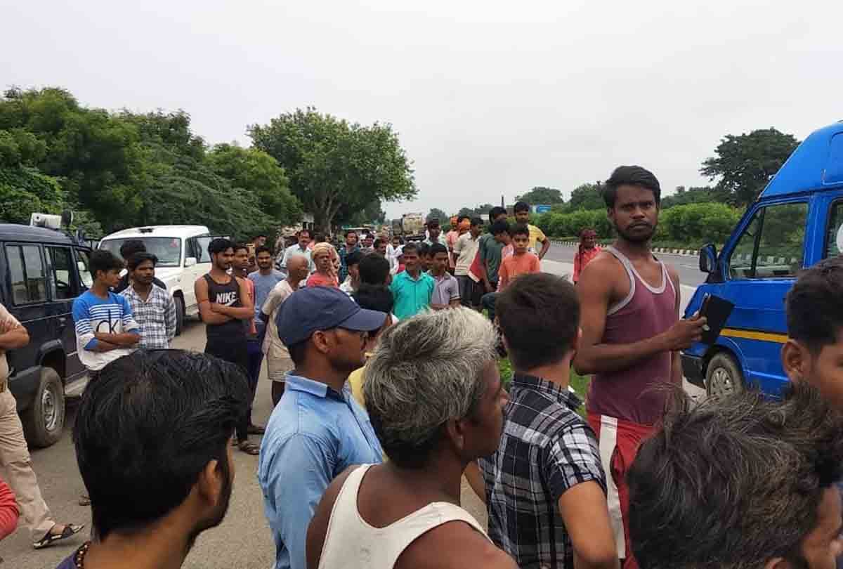 Auraiya: Dead body of old man found hanging on tree, police started investigation
