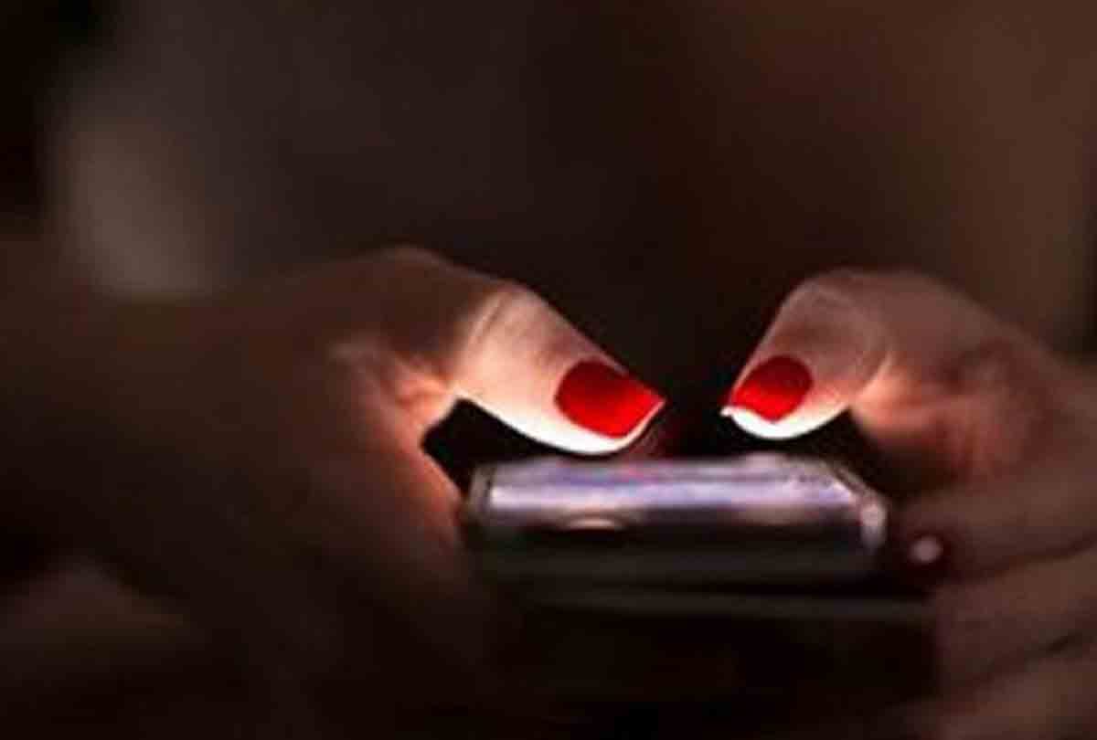 Honey Trap: Friendship on Instagram, Video call on WhatsApp, then blackmailing game with objectionable screenshot