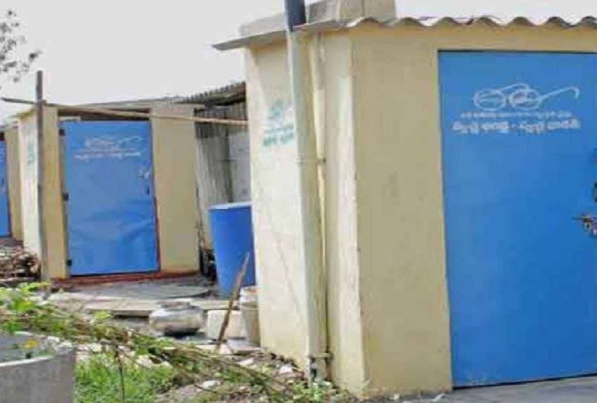 No toilets in six thousand houses in Agra District