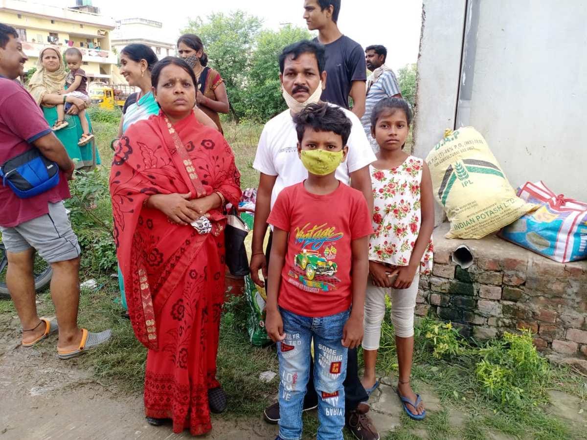 Varanasi ganga Flood situation: family returned from home found that house submerged in flood