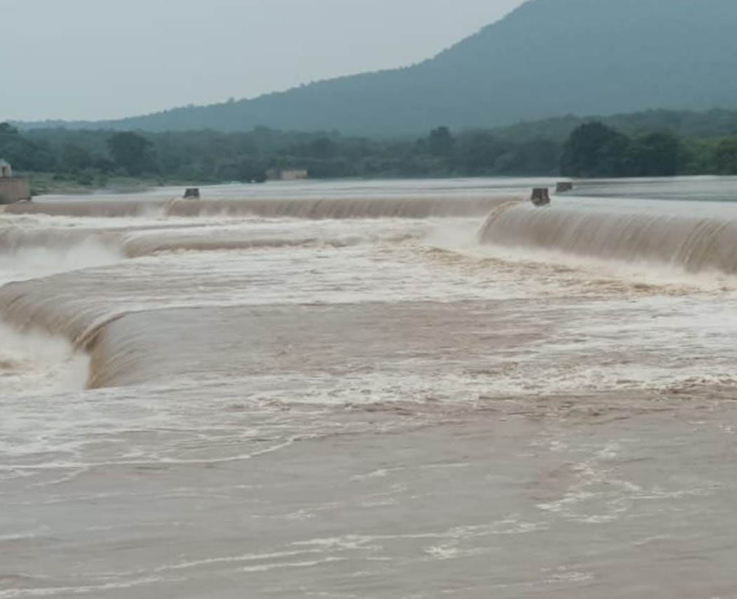 Yamuna and Ken stopped, water level started decreasing