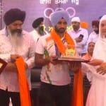 हॉकी खिलाड़ियों को बीबी जागीर कौर ने किया सम्मानित।