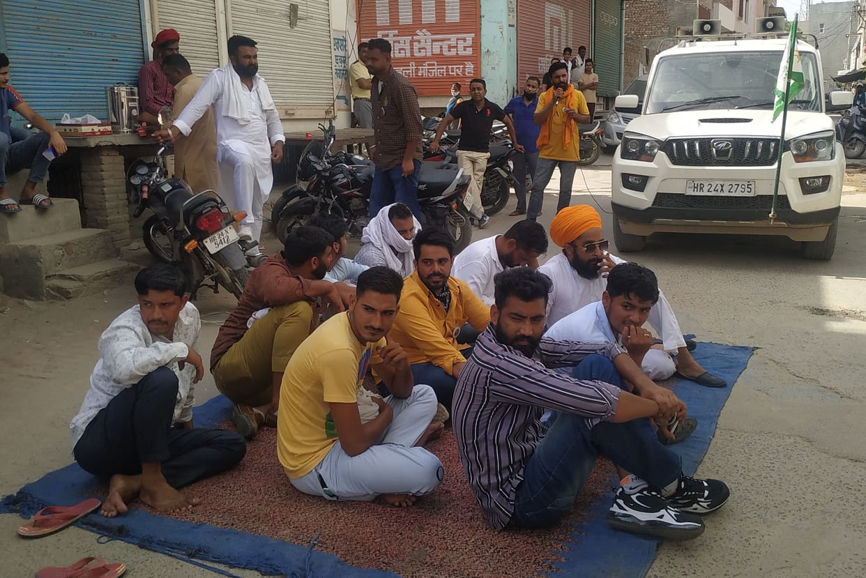 Alleged negligence during the operation, the family members of the victim staged a protest outside the hospital