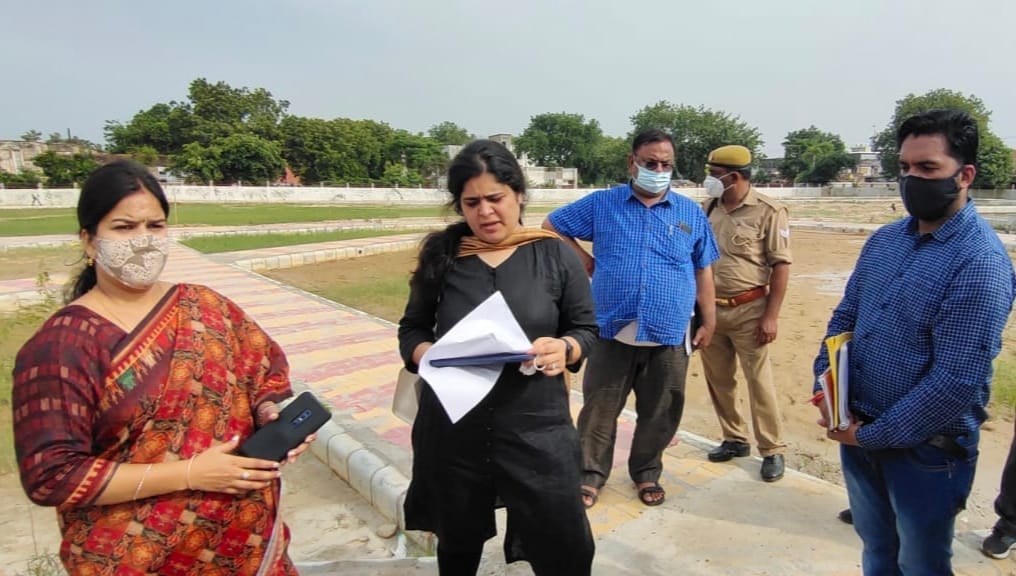 Mayor and Municipal Commissioner got angry over slow pace of development work in Alt Park