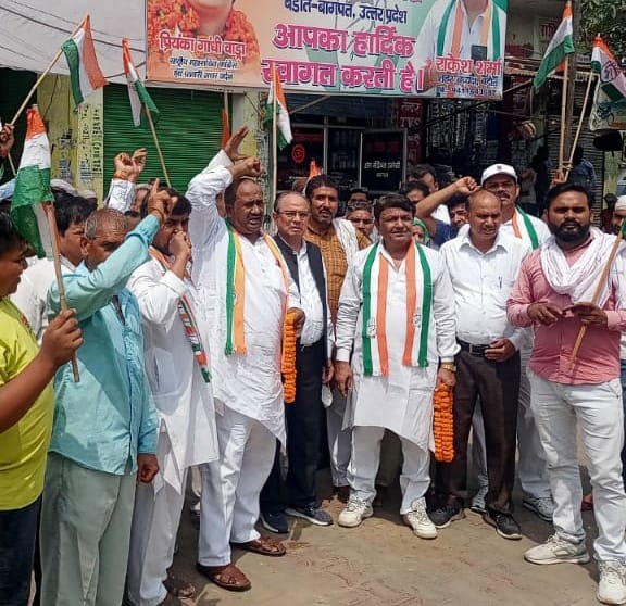 Congressmen took out padyatra in protest against inflation