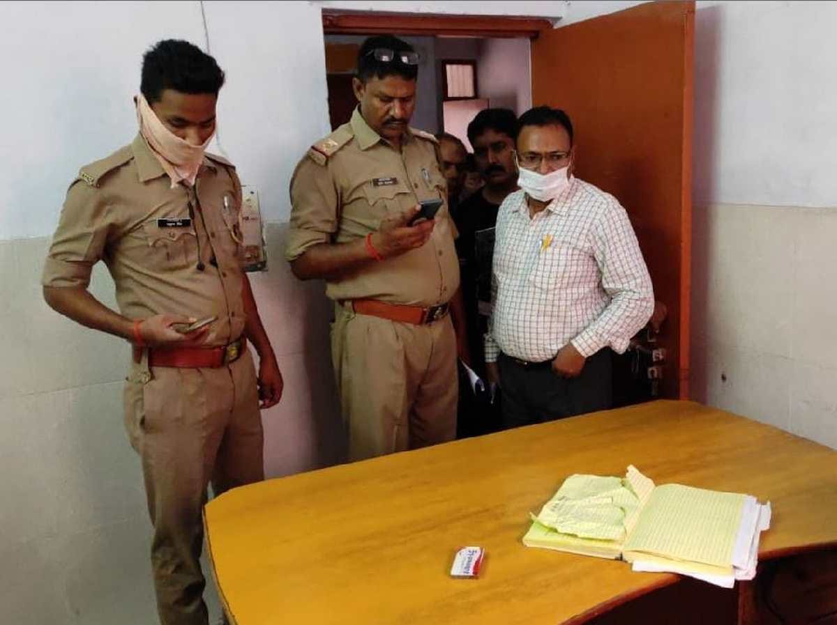 Innova riders picked up grocery shopkeeper and son in ballia