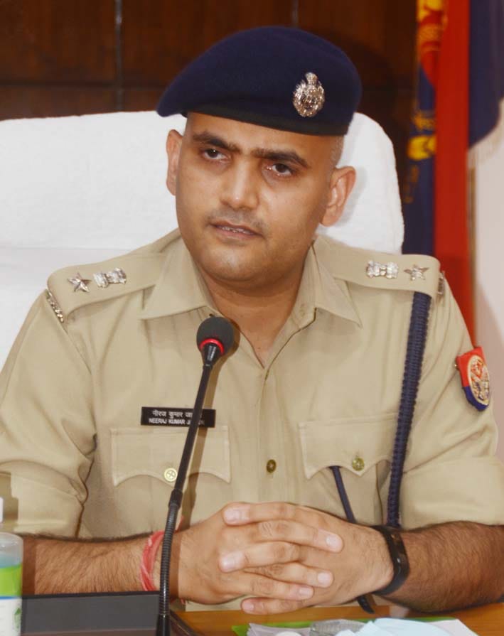 IPS, leaving a package of 22 lakhs in a foreign company, will now stop crime in Baghpat