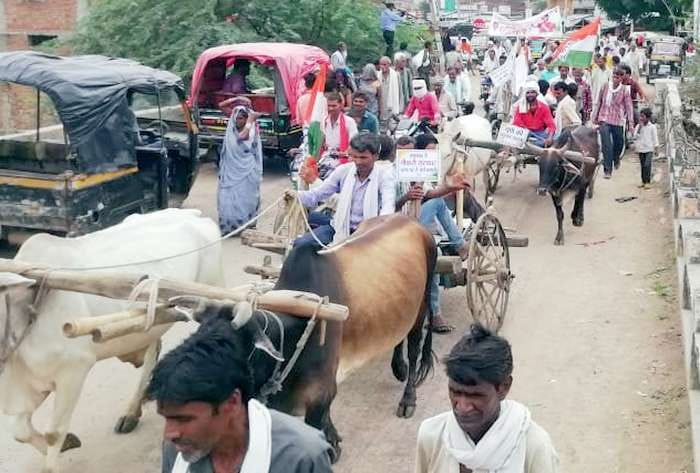 Congressmen shout in protest against inflation
