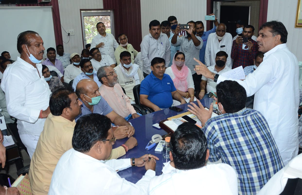road and cleanig agenda was main in Bhiwani nagar parishad's house meeting