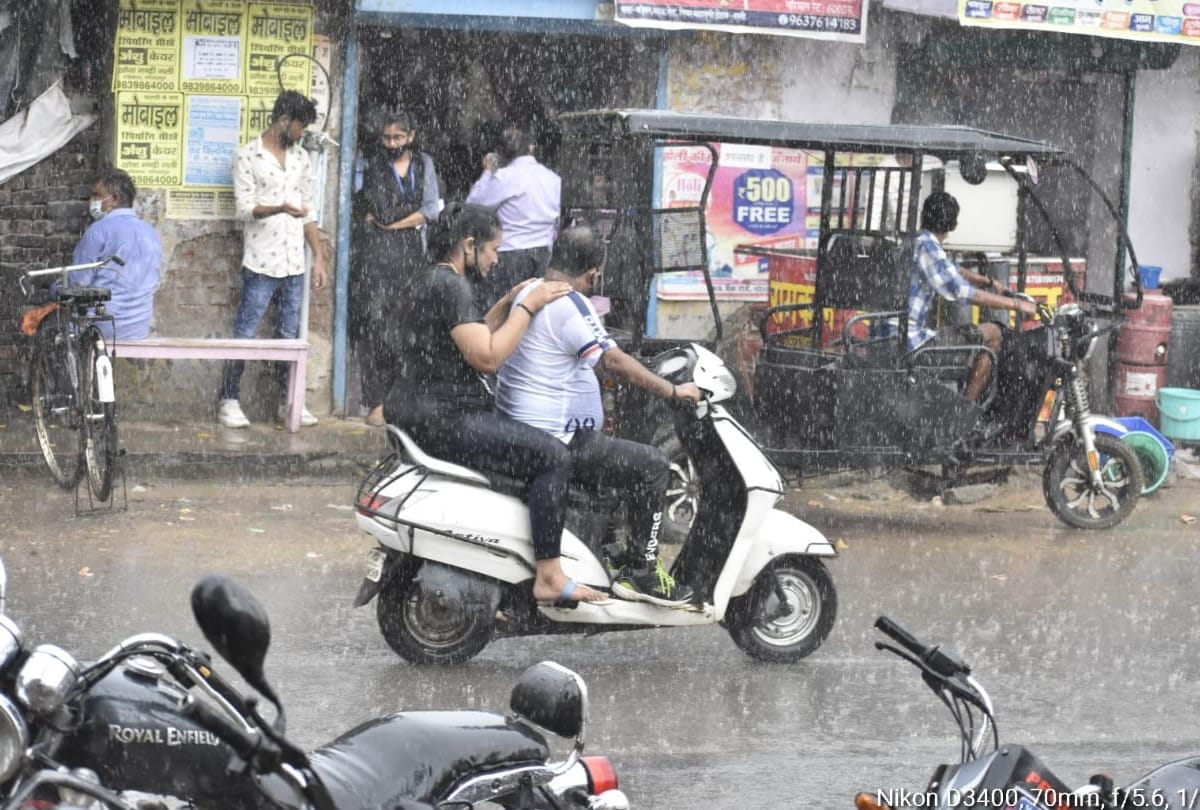 weather news update waterlogging after heavy rain in gorakhpur