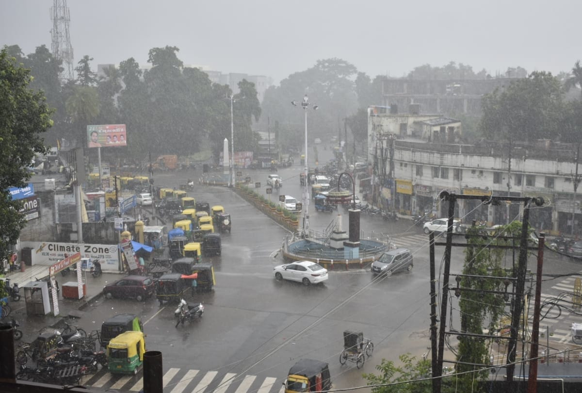 weather news update waterlogging after heavy rain in gorakhpur