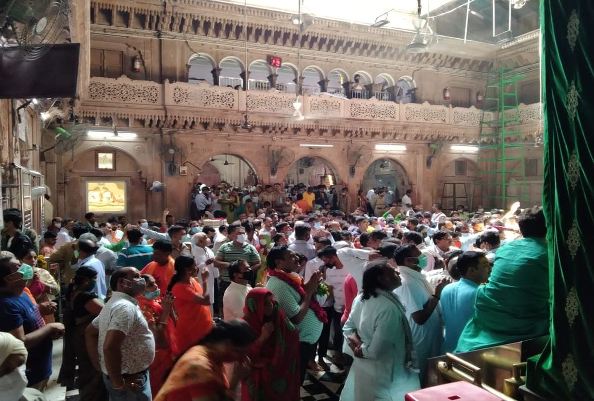 Sharad Purnima 2021: Thakur Banke Bihari Maharaj Ki Poshak