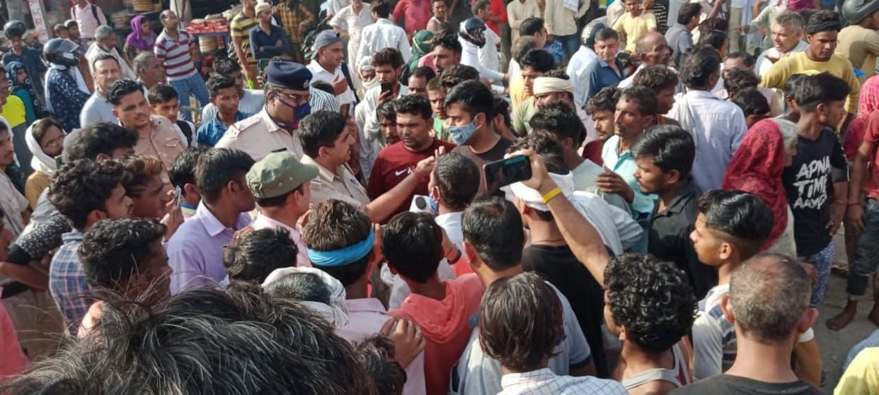 Haridwar road jammed by keeping dead body