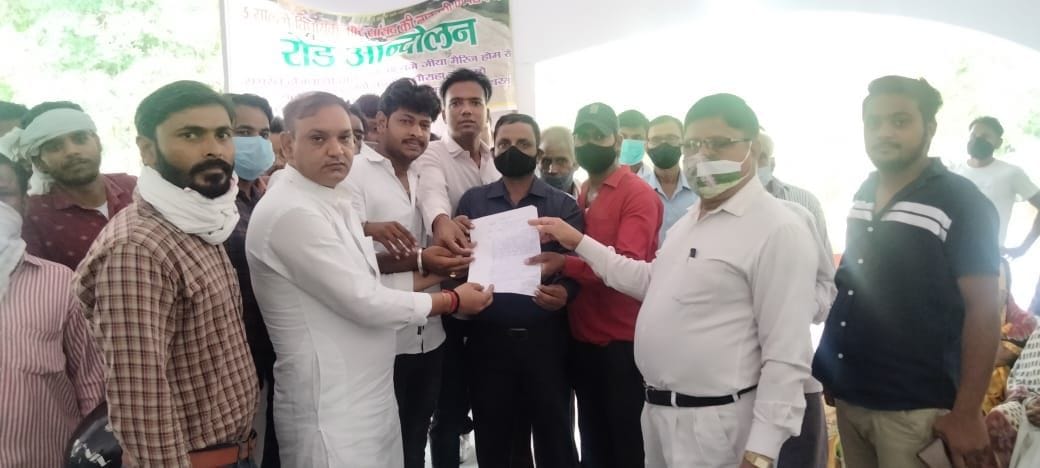 Memorandum given to OC Collectorate for repair of dilapidated roads