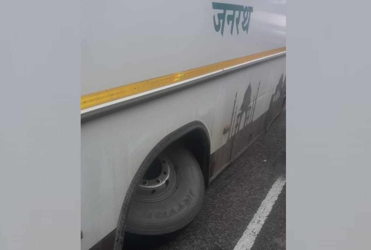 wheels of a bus get off while run in Lucknow.