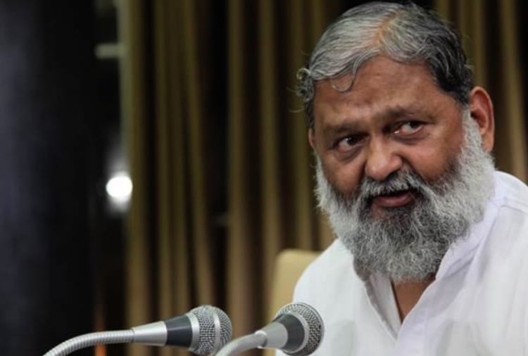 Haryana Home Minister Anil Vij has given stern warning to officers 