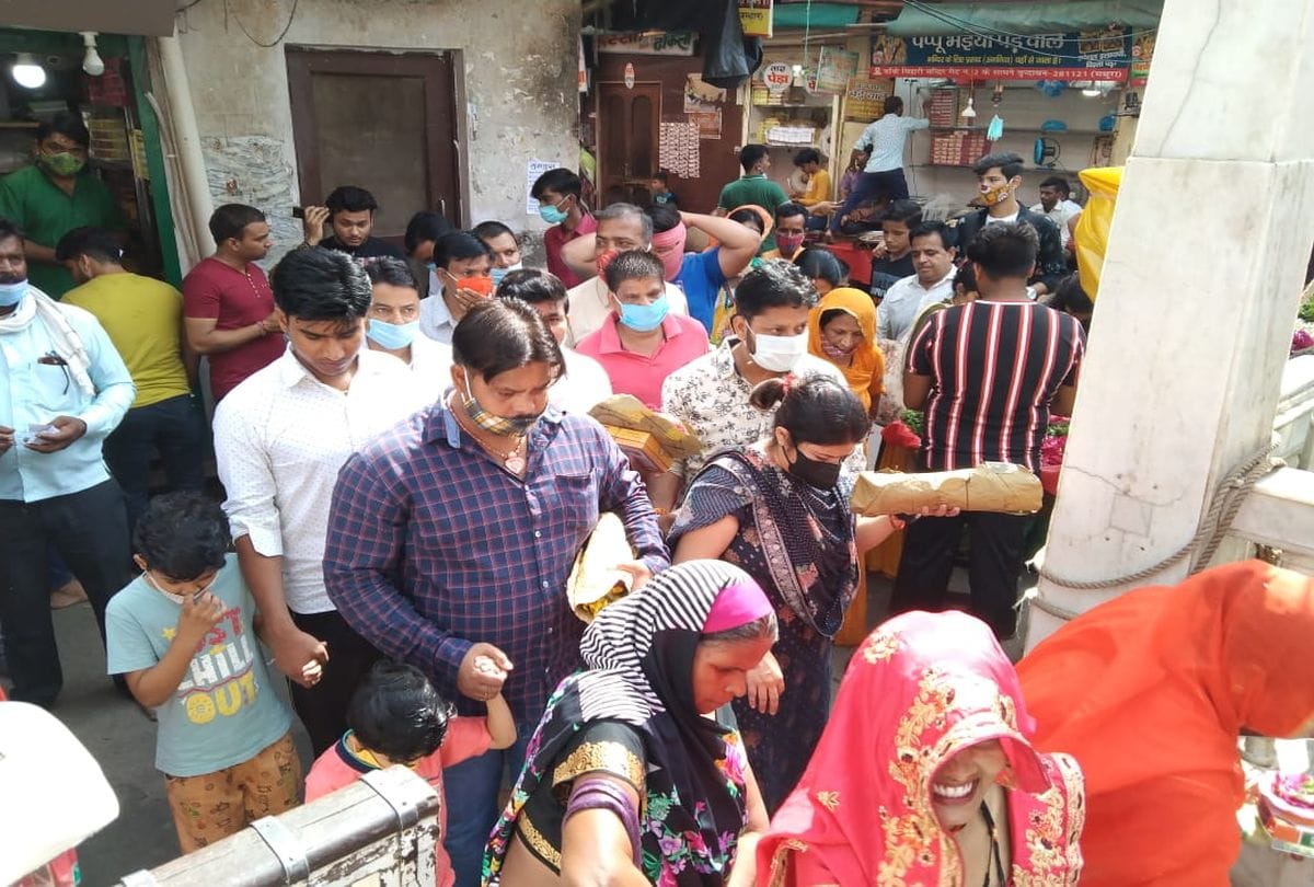 Hariyali Teej 2021: Banke Bihari Swarnarajat Hindola In Vrindavan Devottes Darshan