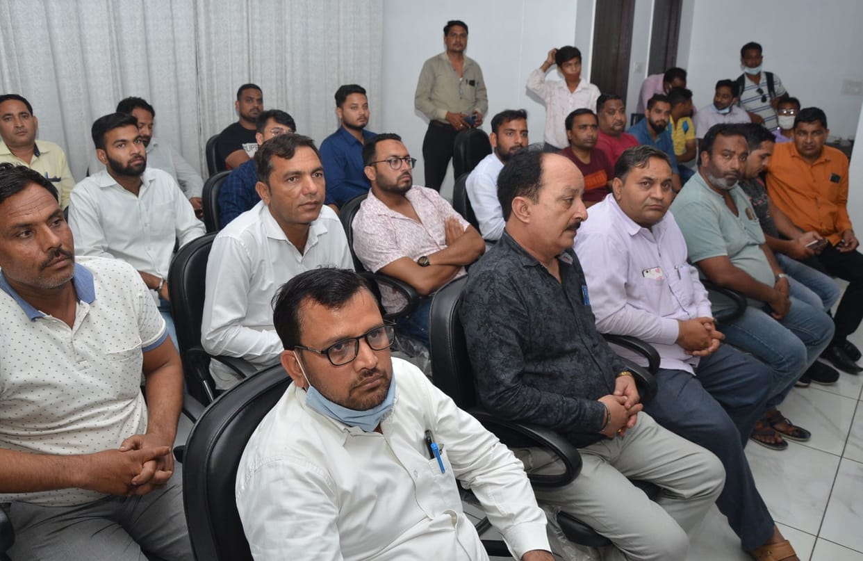 'Buy and sell vehicles after checking the papers'