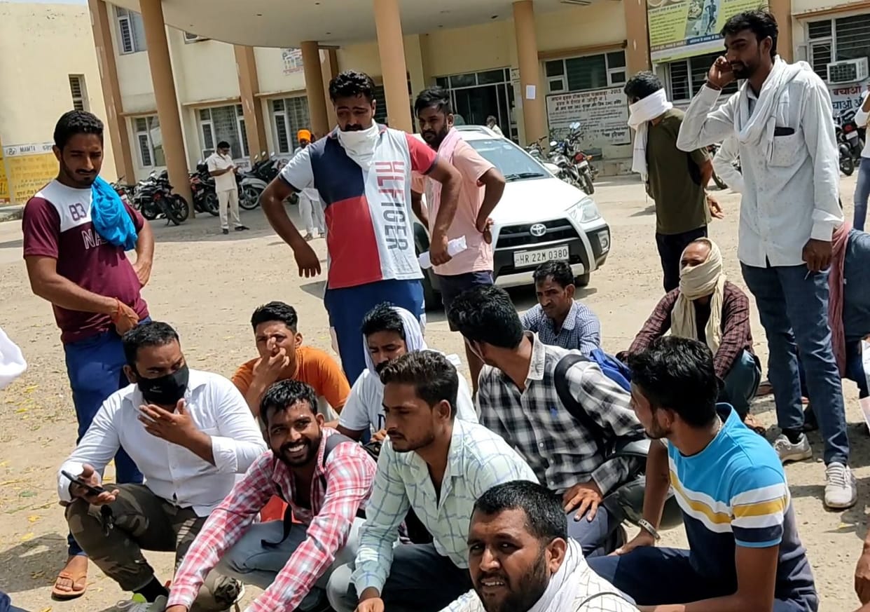 Ruckus of youth in polyclinic for not taking applications for ambulance driver recruitment