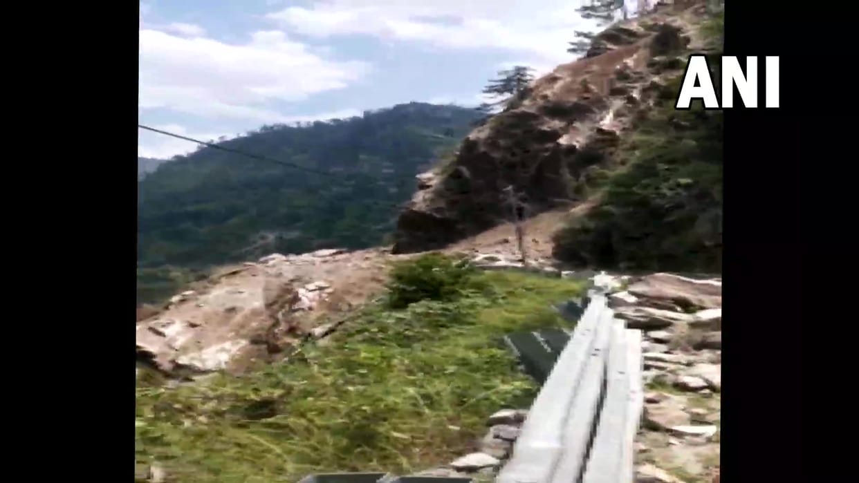 Himachal Pradesh Kinnaur Landslide Bus Driver Conductor Was Connected Via Mobile Phone