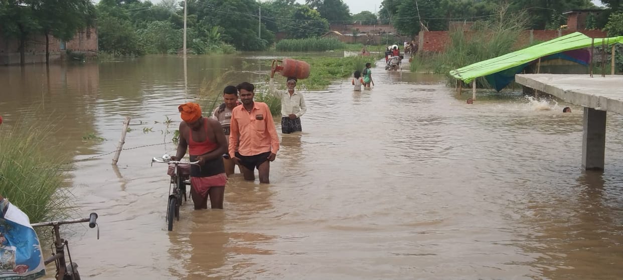 Rivers continue to wreak havoc, four houses have been destroyed, 20 villages surrounded by water