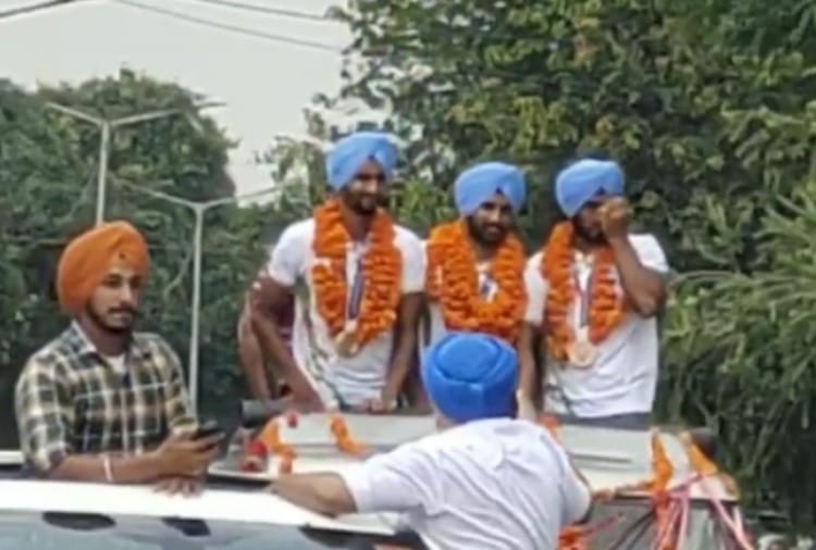 Indian Hockey team captain Manpreet Singh and others players reached Jalandhar