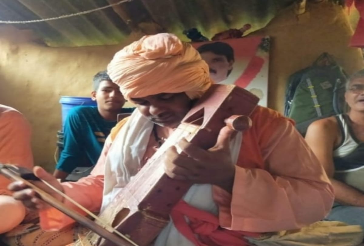 Jogi came home: After 22 years the husband reached home with a Sarangi in his hand, asked for alms from the widow wife