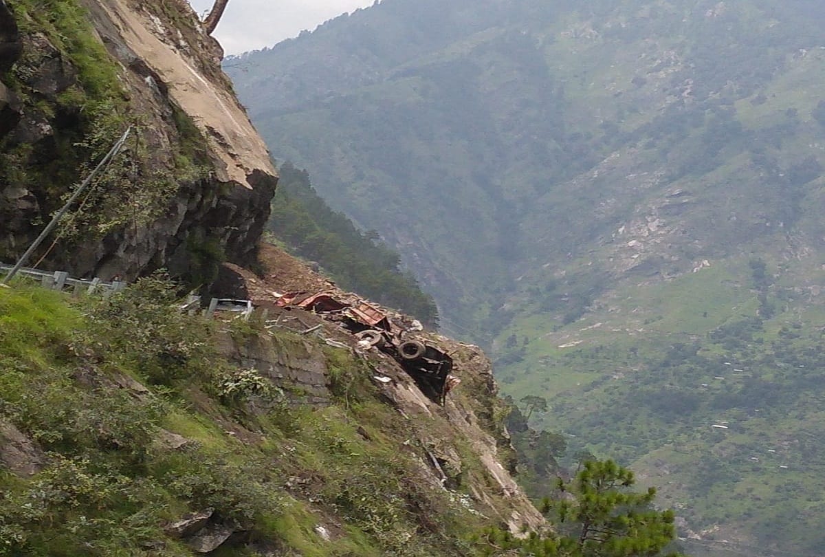 Himachal pradesh kinnaur land slide case HRTC bus or others car stuck in debris rescue operation going on by itbp