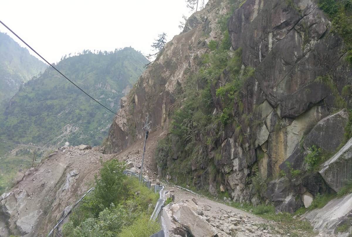 Himachal pradesh kinnaur land slide case HRTC bus or others car stuck in debris rescue operation going on by itbp