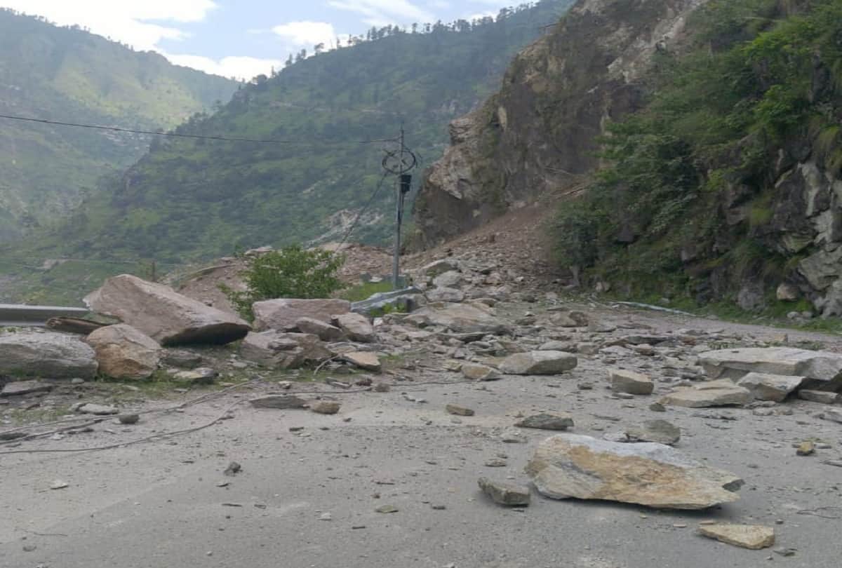 Himachal pradesh kinnaur land slide case HRTC bus or others car stuck in debris rescue operation going on by itbp