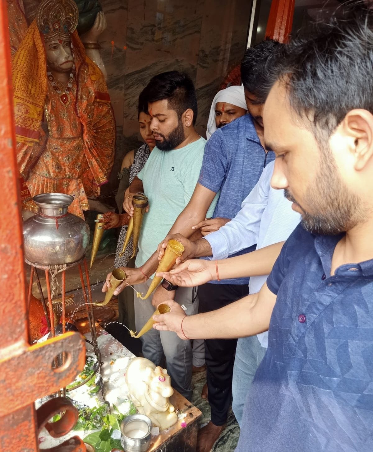 Worshiping Kalsarp Yoga removes all obstacles