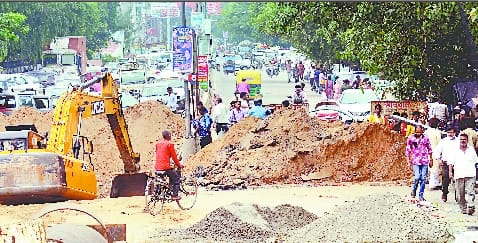 Trouble increased: now the road from Bareilly College to Patel Chowk is closed
