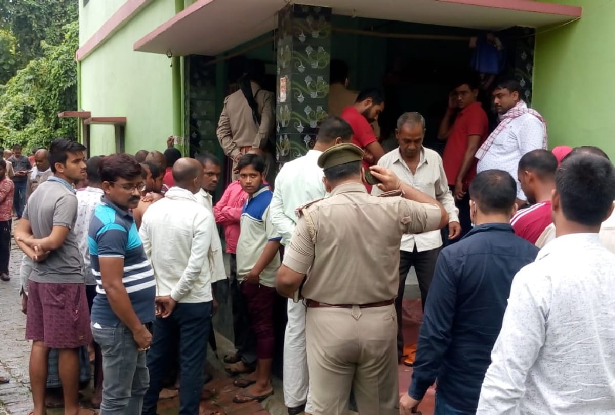 Dead body of man found hanging from latch of ceiling in Sant Kabirnagar