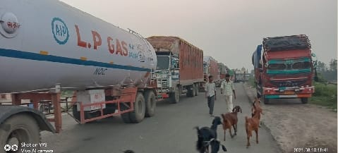 Three hours jam on Lucknow highway