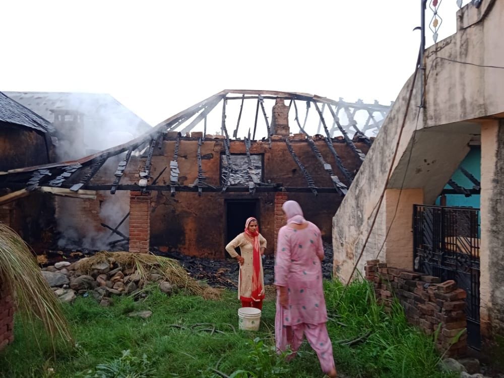Fire in Lathiani's Rajli Baniyala, cowshed burnt