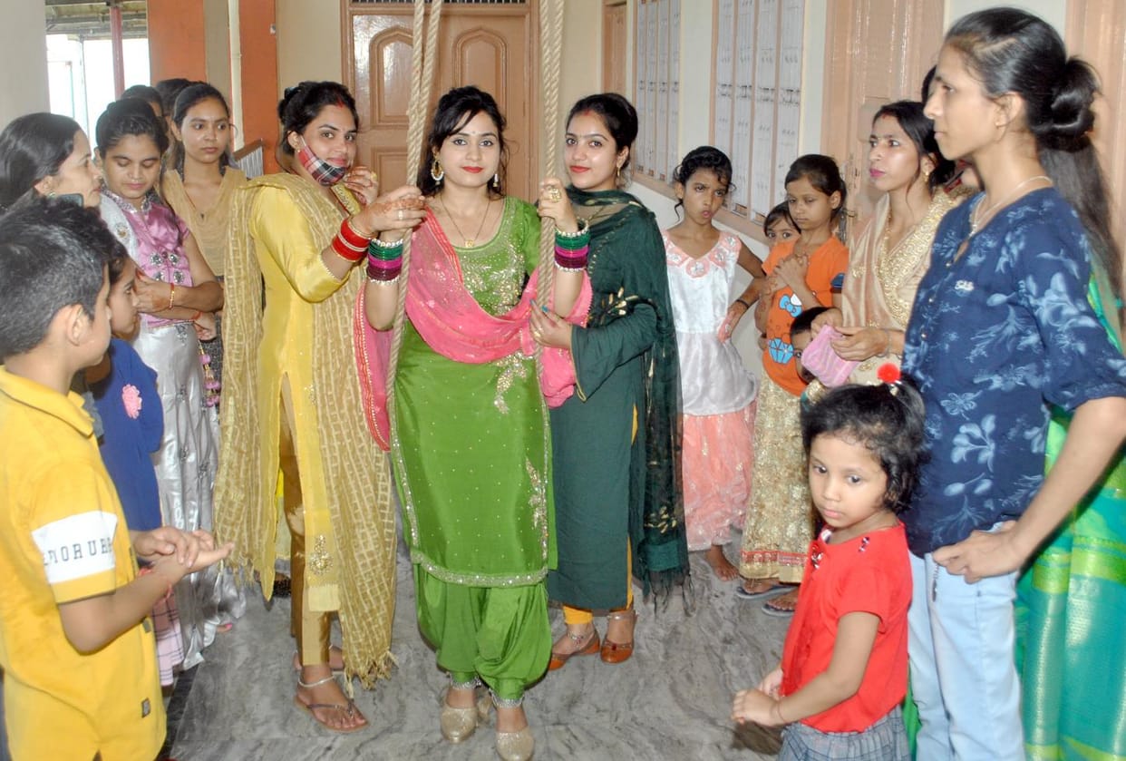 Saj-Sanvarkar women celebrated the festival of Hariyali Teej in their homes