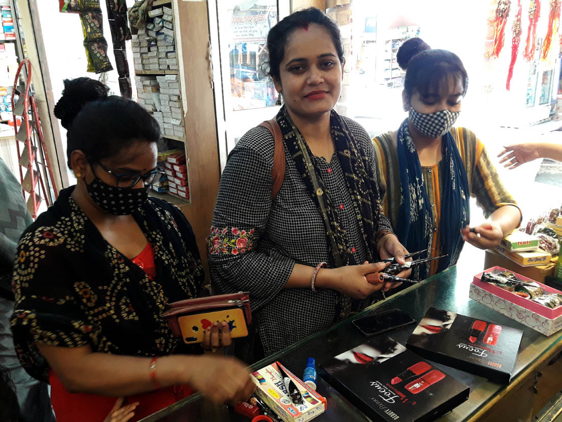 Teej festival today, women shop fiercely