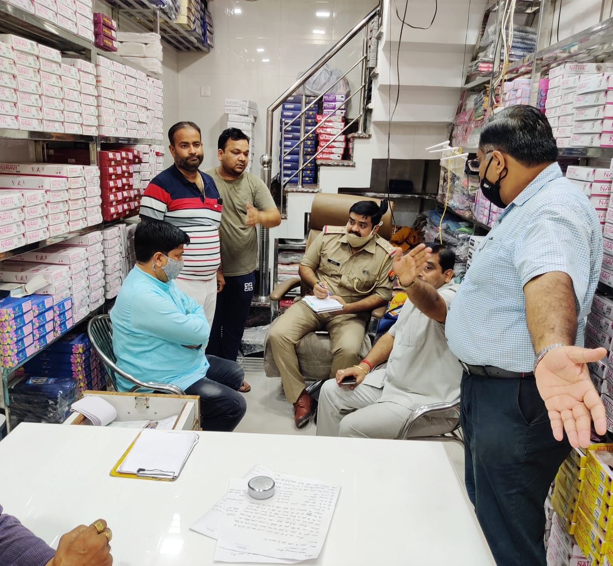 3 lakh stolen from clothes shop